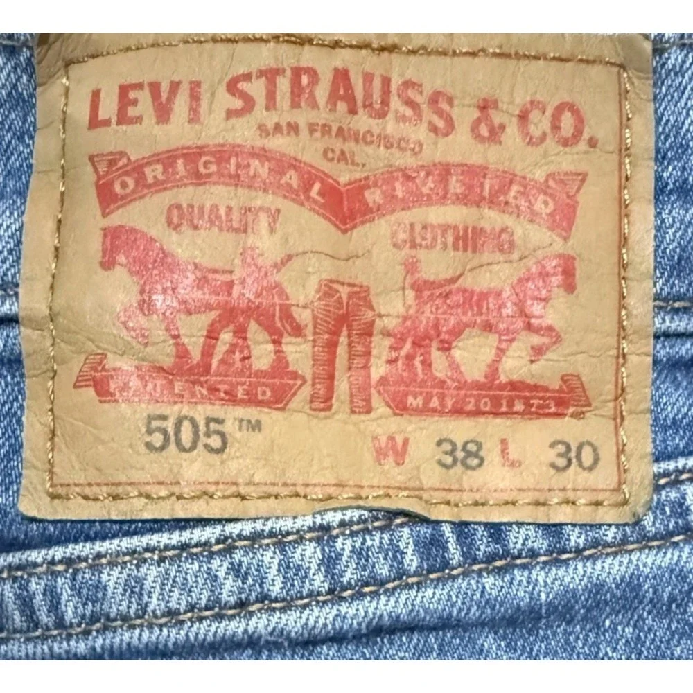 Levis Jeans 505 Men's 38x30 Medium‎ Wash Mid Rise Regular Fit Straight Leg EUC